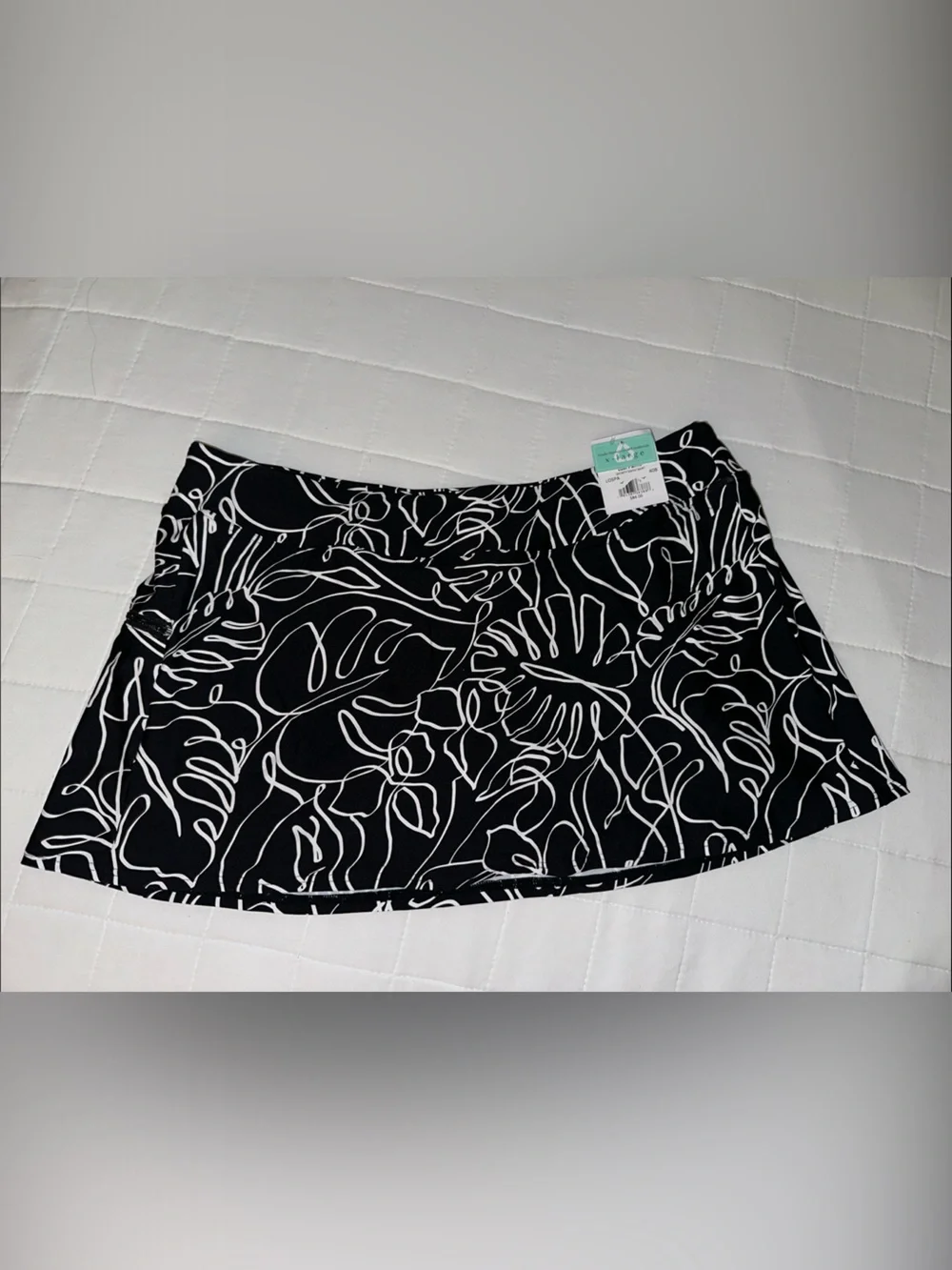 Women’s Black & White Leaf-Print Swim Coverup Skirt
